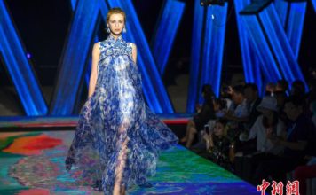 美しすぎる中国伝統「青花」のウェディングドレス